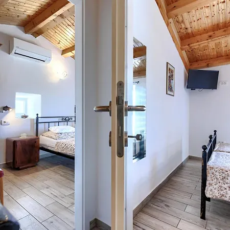 度假居 Pisurinka By Interhome *